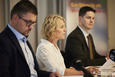 Foto von SER-Präsident David Rey, LCH-Präsidentin Dagmar Rösler und Beat Schwendimann, Leiter Pädagogik LCH (v.l.).