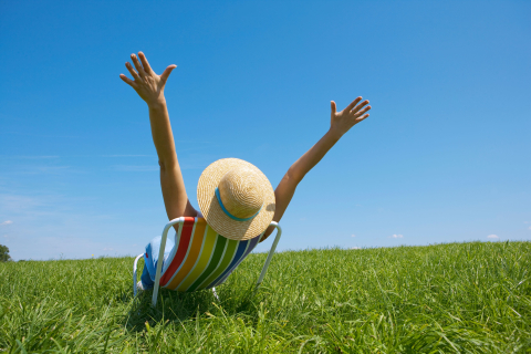 20251021_Symbolbild Genuss_Person im Liegestuhl