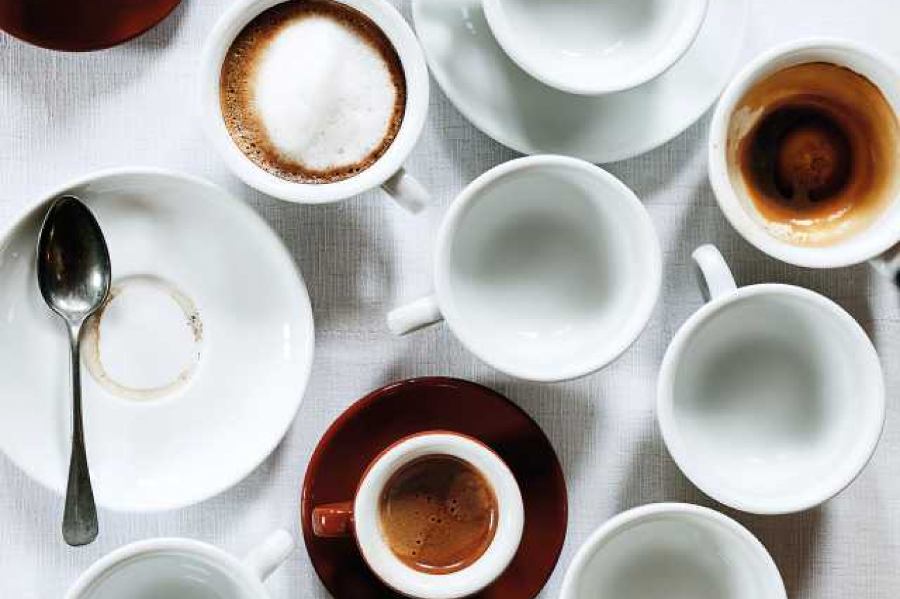 Ansicht von Kaffetassen von oben.