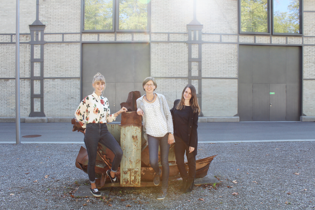 Foto von Caroline Villiger mit ihren zwei Mitarbeiterinnen