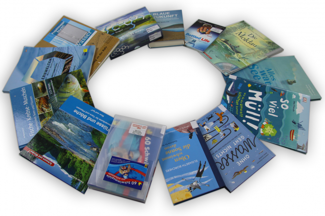 Medienauswahl zum Thema Wasser im Kreis ausgelegt.