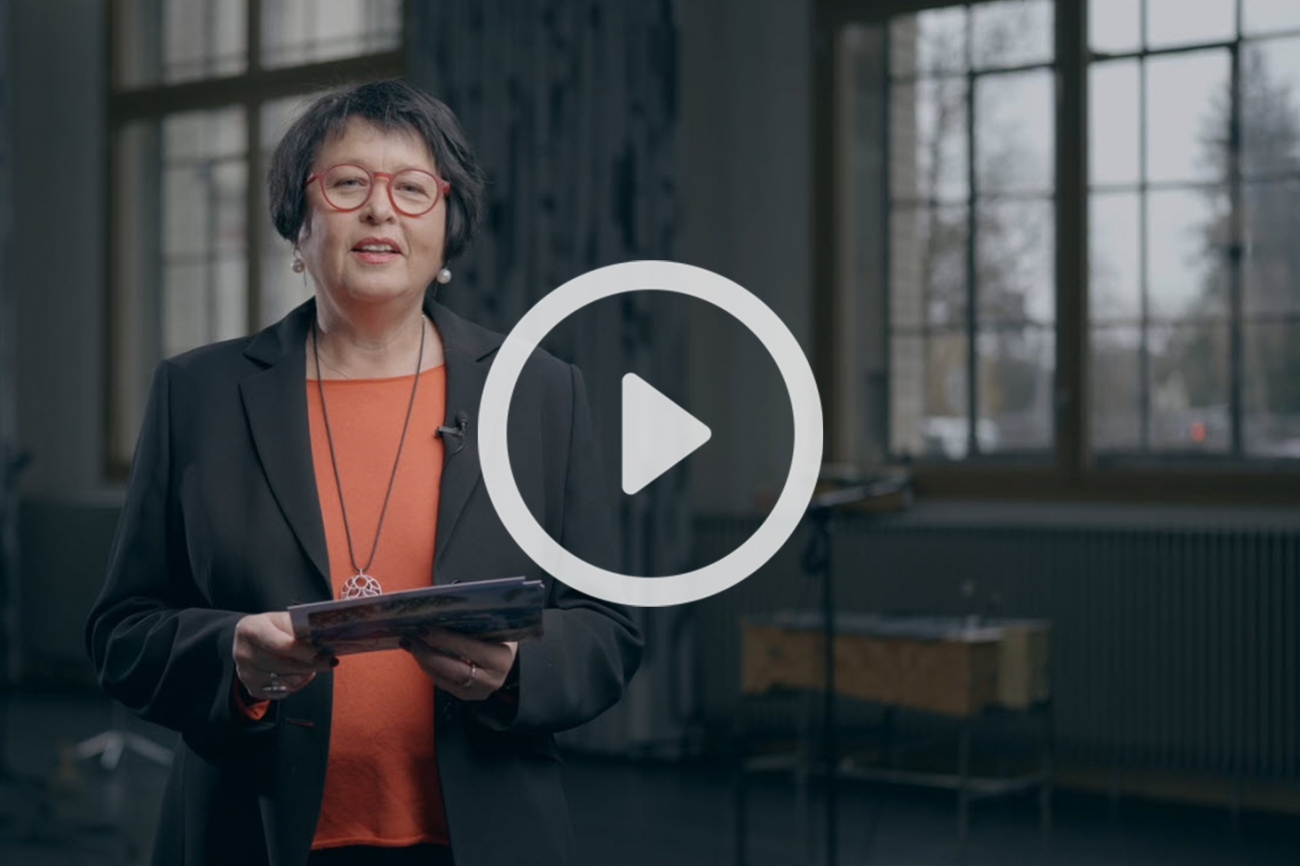 Elisabeth Schenk Jenzer an einem Referat