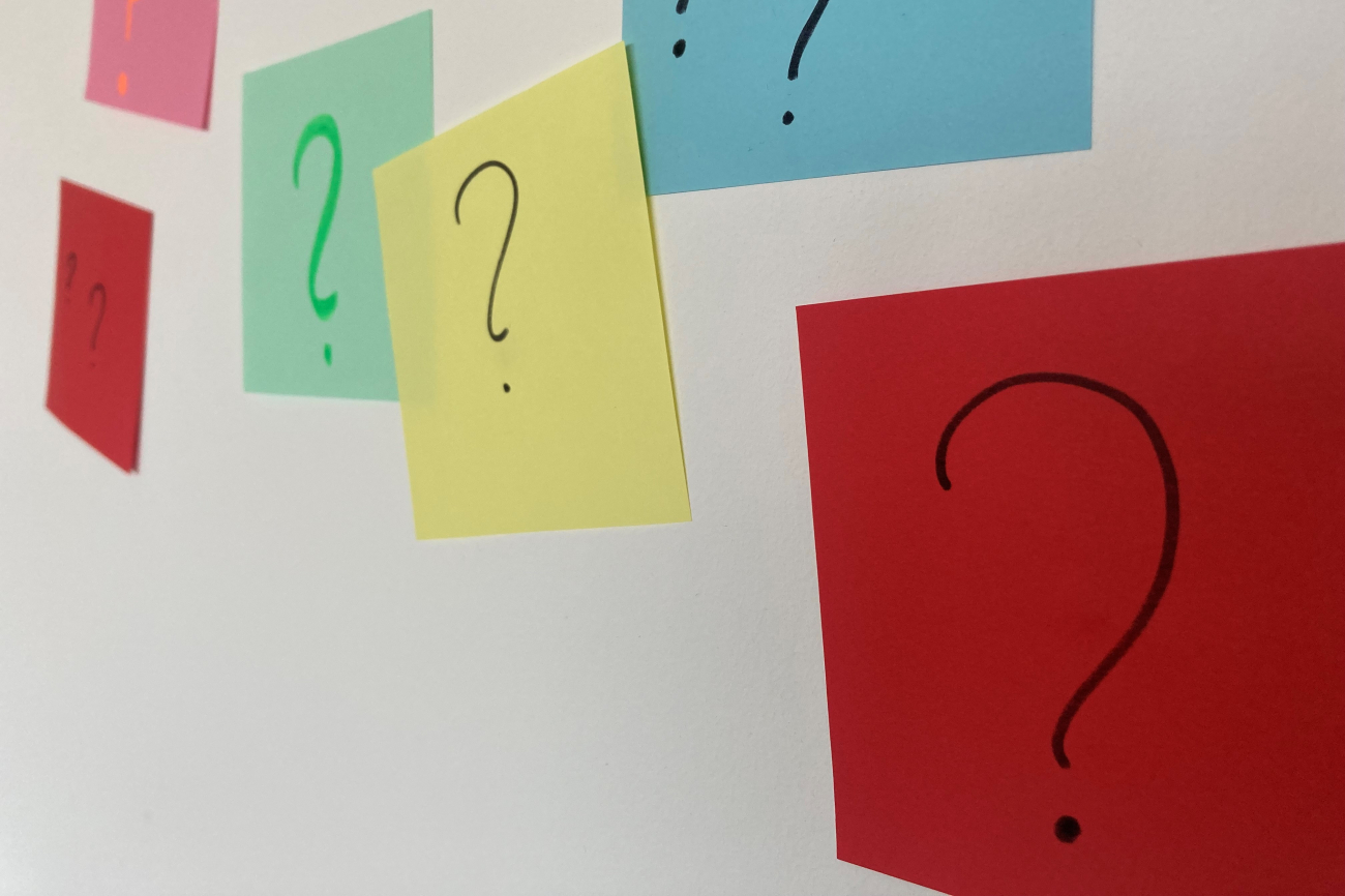 Post-it's mit Fragezeichen