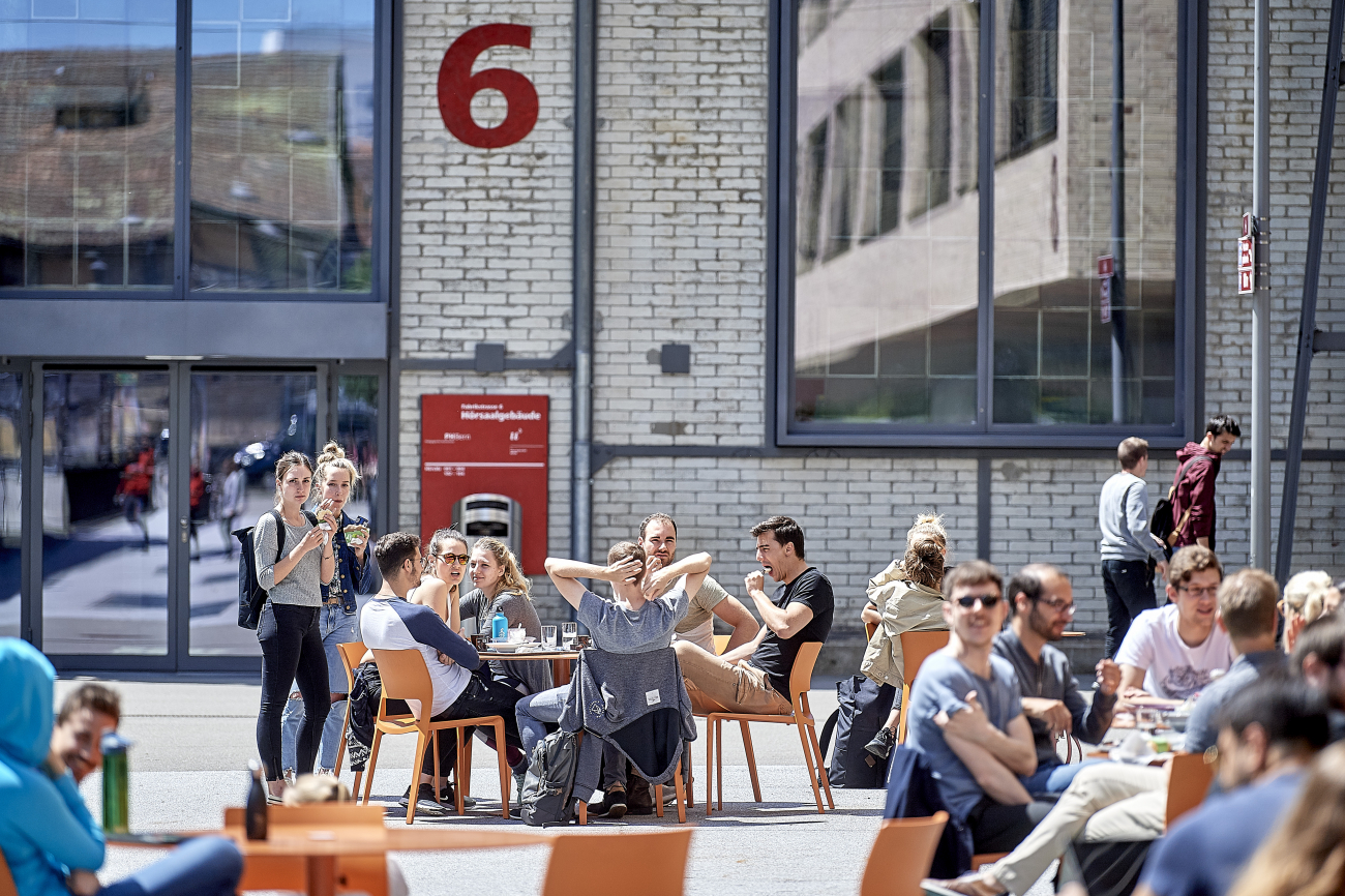 belebter Campus vonRoll