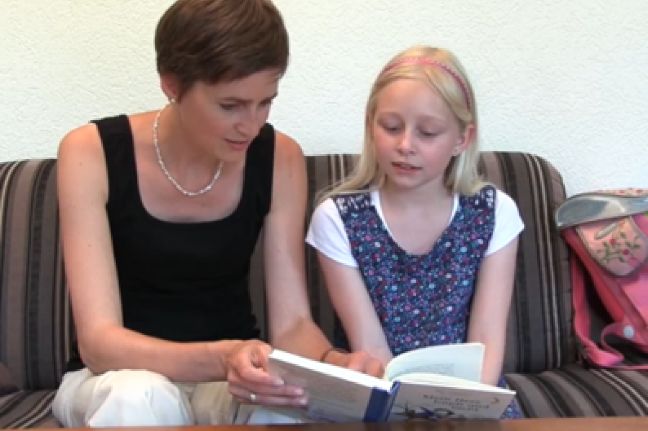 Lesecoach und Kind