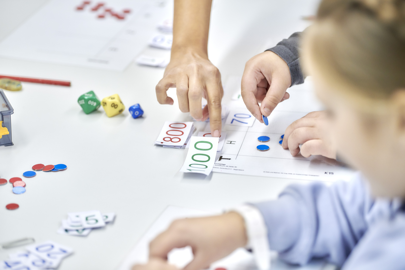 Kinder in heilpädagogischer Schule (Symbolbild)