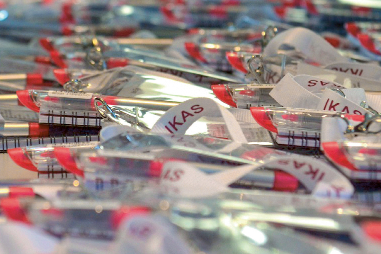 Detailaufnahmen von IKAS-Lanyards und Give-aways