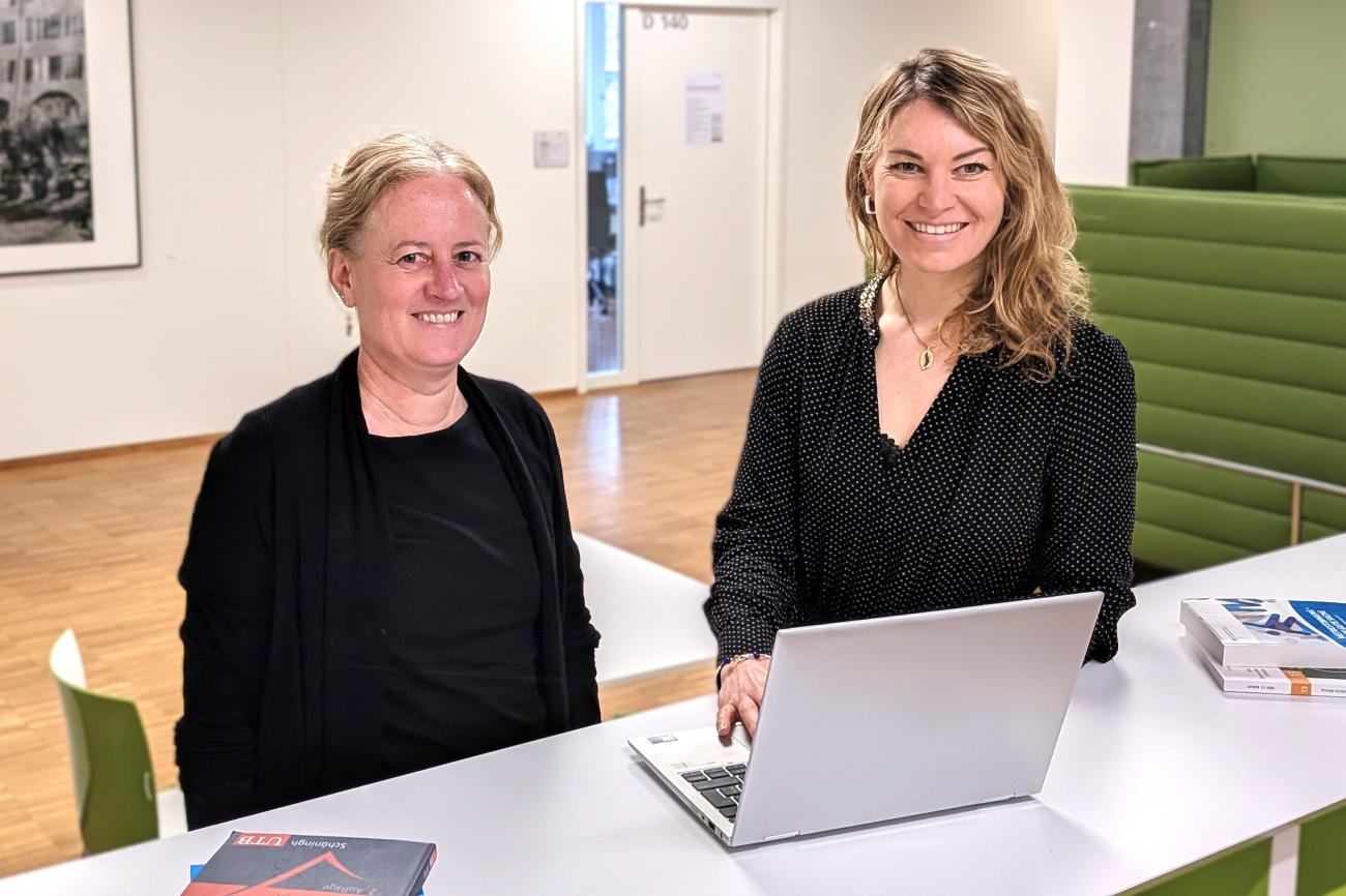 Regula Windlinger und Michelle Jutzi forschen zur Personalführung an Schulen.