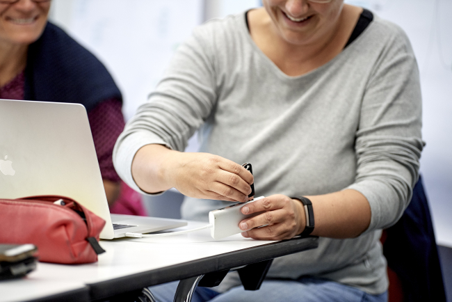 Teilnehmerin in einem Kurs Medien und Informatik