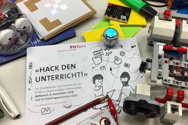 Eine technologische Collage rund um den "Hack den Unterricht"-Flyer
