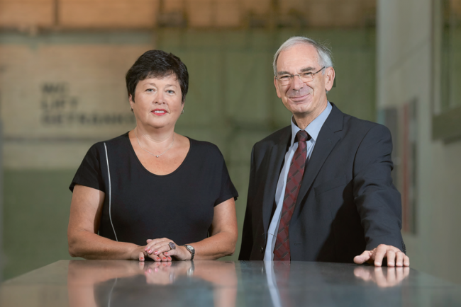 Der verabschiedete Schulratspräsident Martin Fischer mit seiner Nachfolgerin Elisabeth Schenk Jenzer.