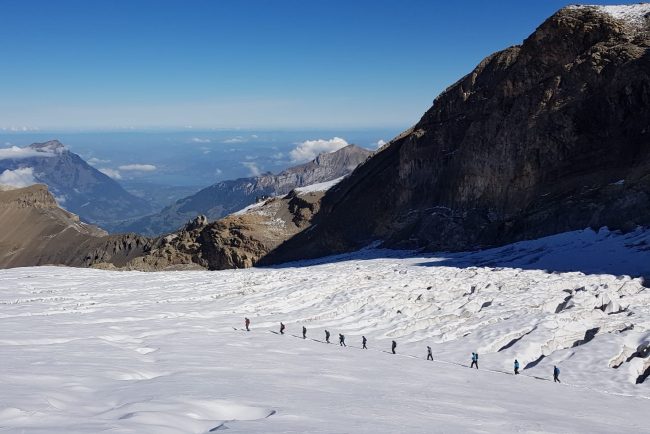 Berge mit Schnee bedeckt