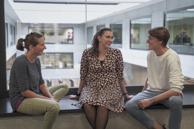 Gruppenfoto von Stefanie Geldof (Gast Episode 5), Alina La Brocca und Ariel Schranz