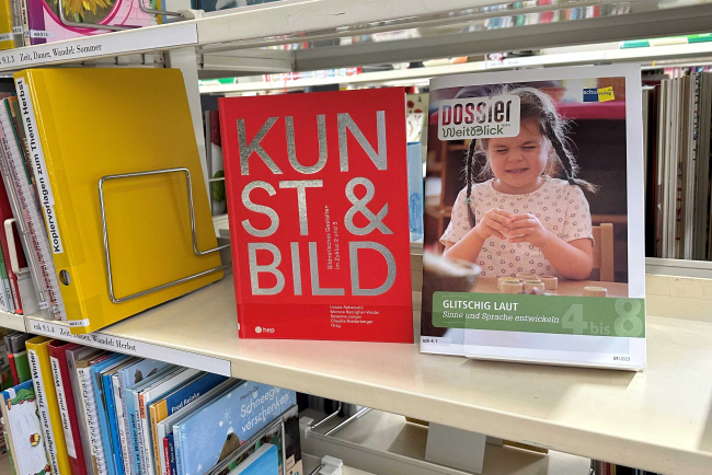 Buchcover zweier Lehrmittel