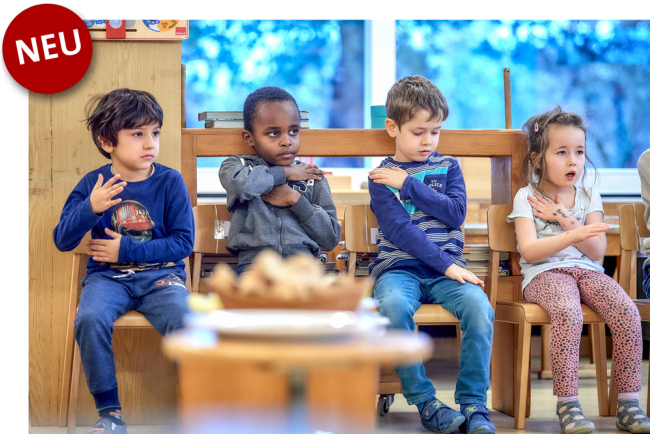 Kindergartenkinder verschiedener Herkunft im Kreis