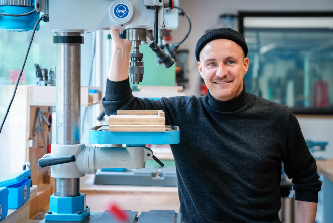 20240522_studiportraet_Simon_Neuweiler_Maschine_web