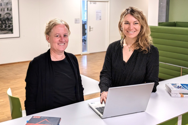 Regula Windlinger und Michelle Jutzi forschen zur Personalführung an Schulen.