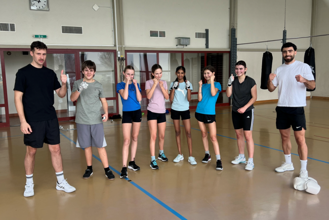 Gruppenfoto aus der Turnhalle