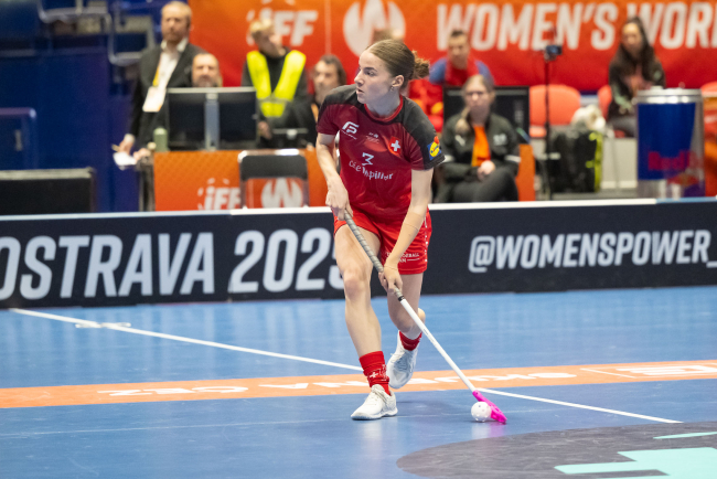 Naja Ritter spielt Unihockey.