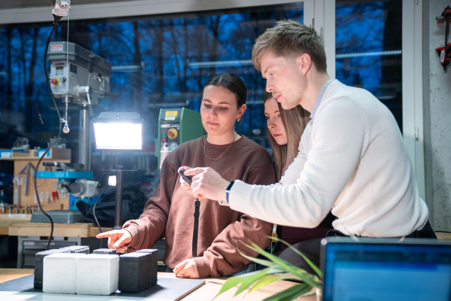 Studierende erstellen ein Stop-Motion-Video
